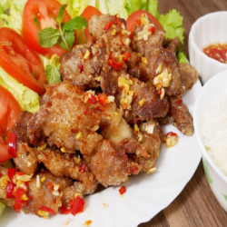 Quán Quân Nhi 