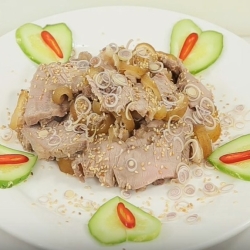 Quán Quân Nhi 