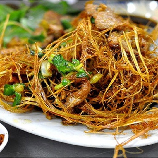 Quán Quân Nhi 