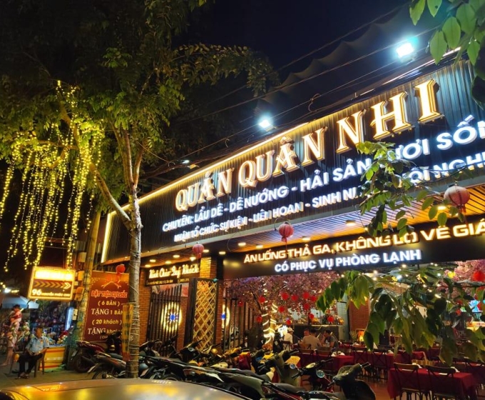 Quán Quân Nhi 